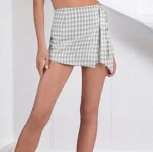 Tobi Gray & White Plaid Wrap Skort - Size Large